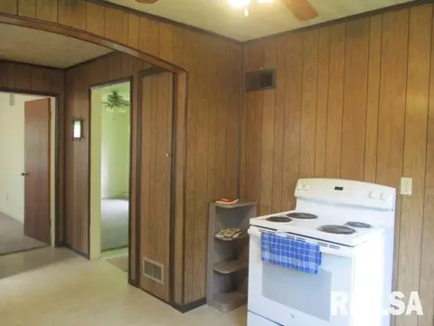 821 8th St, Lacon, IL 61540 photo 7