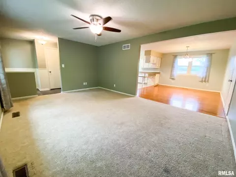 713 Curtis Ct, Eureka, IL 61530 photo 9