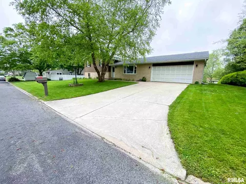 713 Curtis Ct, Eureka, IL 61530 photo 3