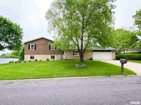 713 Curtis Ct, Eureka, IL 61530 photo 2