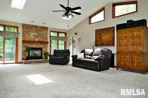 1318 Amanda Dr, Metamora, IL 61548 photo 10