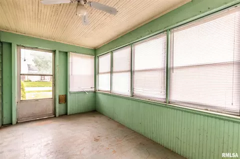 914 3rd St, Henry, IL 61537 photo 4