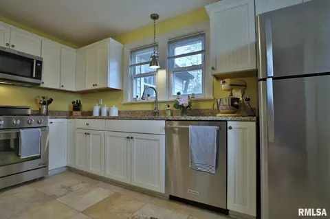 310 E Adams St, Morton, IL 61550 photo 12