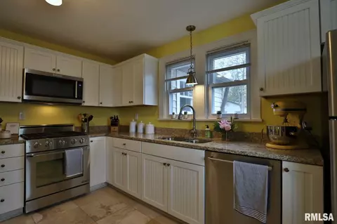 310 E Adams St, Morton, IL 61550 photo 11