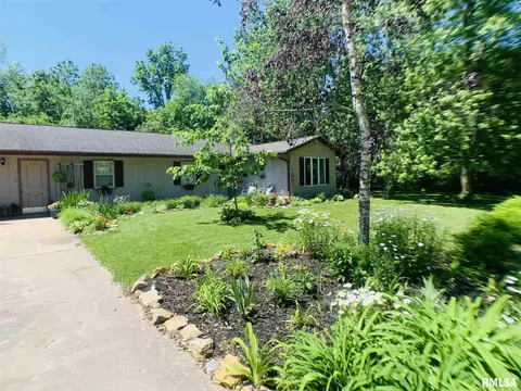 227 E Summit St, Macomb, IL 61455 photo 1