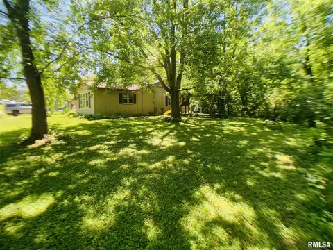 227 E Summit St, Macomb, IL 61455 photo 6