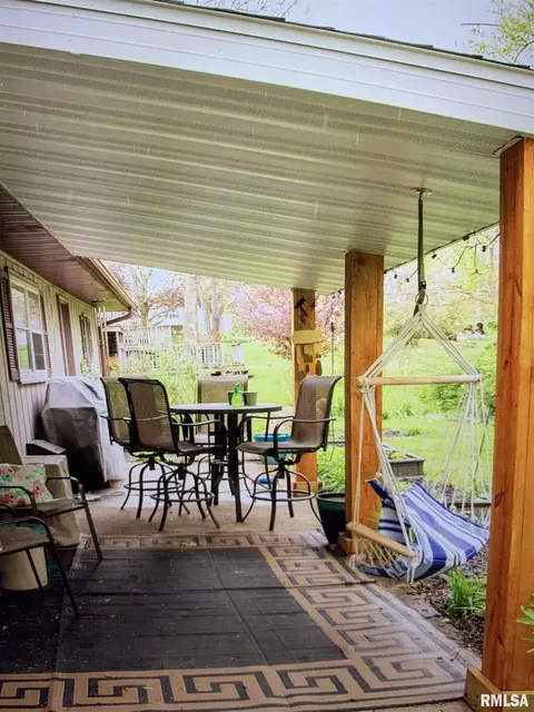 227 E Summit St, Macomb, IL 61455 photo 8