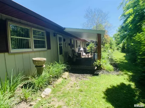 227 E Summit St, Macomb, IL 61455 photo 3