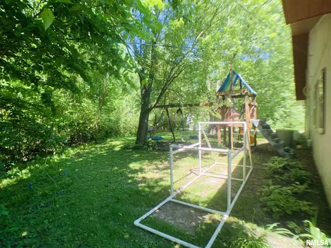 227 E Summit St, Macomb, IL 61455 photo 5