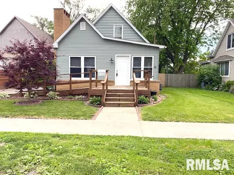 846 E Spruce St, Canton, IL 61520 photo 1