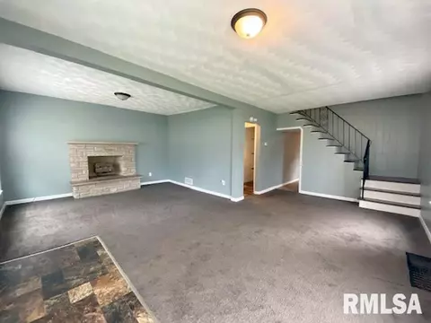 846 E Spruce St, Canton, IL 61520 photo 5