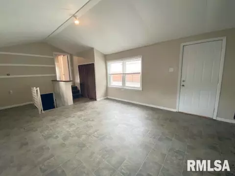 846 E Spruce St, Canton, IL 61520 photo 17