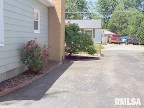 846 E Spruce St, Canton, IL 61520 photo 39