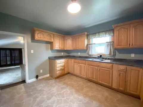 846 E Spruce St, Canton, IL 61520 photo 7