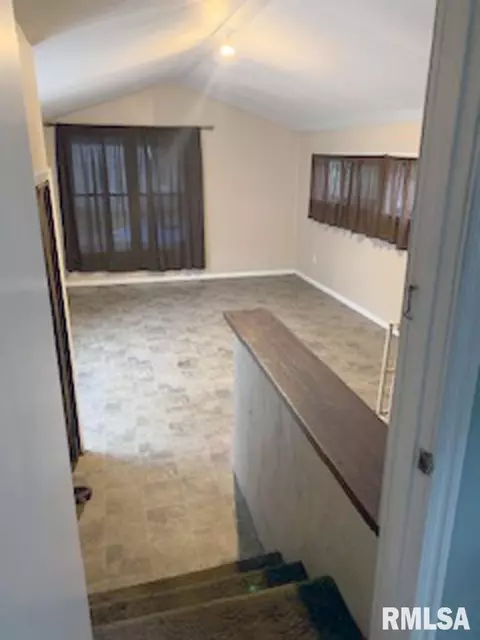 846 E Spruce St, Canton, IL 61520 photo 13