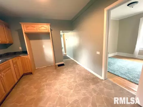846 E Spruce St, Canton, IL 61520 photo 11