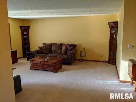 2009 Maple Ave, Macomb, IL 61455 photo 3