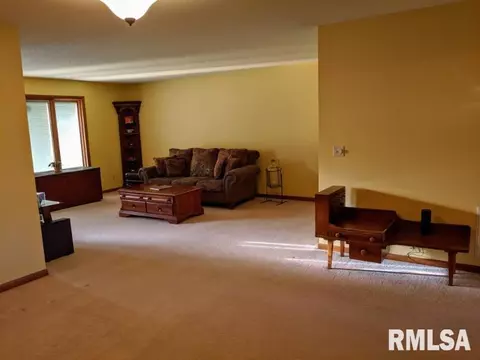 2009 Maple Ave, Macomb, IL 61455 photo 2