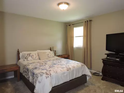 937 Jamie Ln, Macomb, IL 61455 photo 17