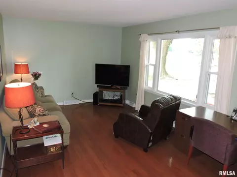937 Jamie Ln, Macomb, IL 61455 photo 4