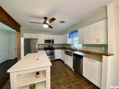 235 E Summit St, Macomb, IL 61455 photo 12