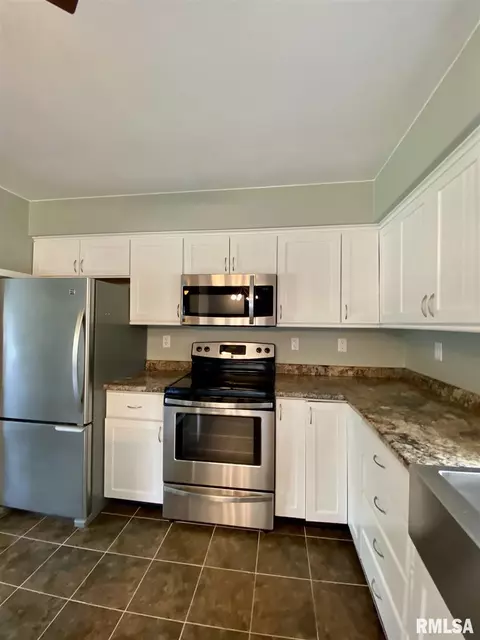 235 E Summit St, Macomb, IL 61455 photo 14