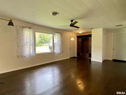 235 E Summit St, Macomb, IL 61455 photo 3