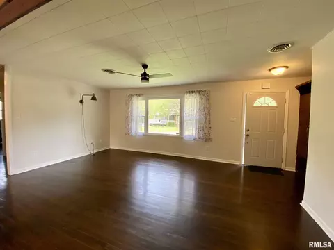 235 E Summit St, Macomb, IL 61455 photo 4