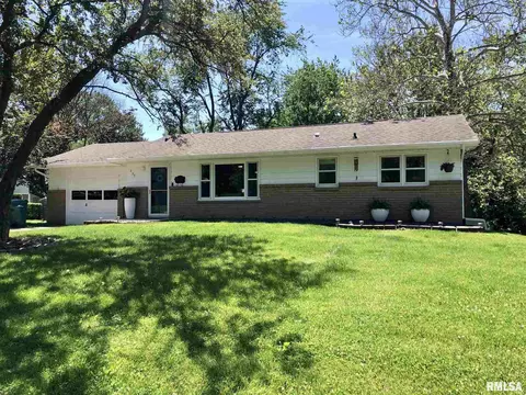 235 E Summit St, Macomb, IL 61455 photo 1