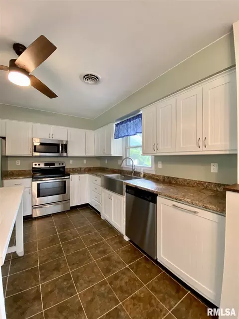 235 E Summit St, Macomb, IL 61455 photo 13
