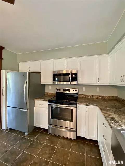 235 E Summit St, Macomb, IL 61455 photo 16