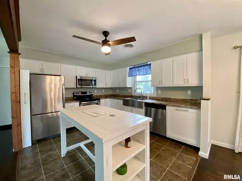 235 E Summit St, Macomb, IL 61455 photo 11