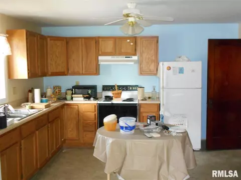616 N Edwards St, Macomb, IL 61455 photo 4