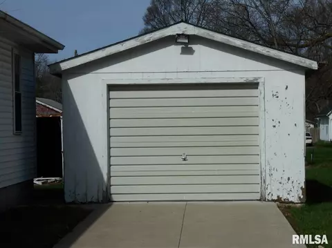 616 N Edwards St, Macomb, IL 61455 photo 8