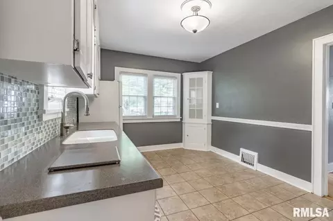 326 Elmhurst Ave, Peoria, IL 61603 photo 14