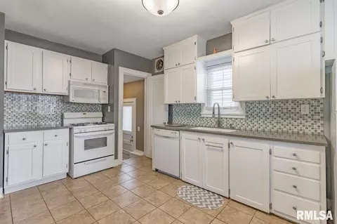 326 Elmhurst Ave, Peoria, IL 61603 photo 12