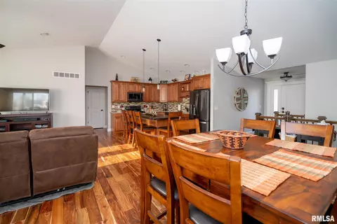 303 Elgin Ave, Washington, IL 61571 photo 6