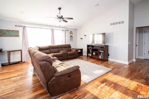 303 Elgin Ave, Washington, IL 61571 photo 4