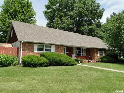 121 Kurlene Dr, Macomb, IL 61455 photo 1