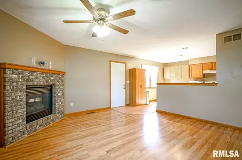 1907 Century Dr, Eureka, IL 61530 photo 10