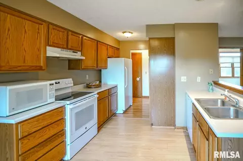 1907 Century Dr, Eureka, IL 61530 photo 13