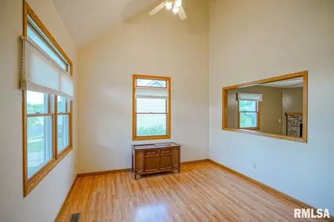 1907 Century Dr, Eureka, IL 61530 photo 7