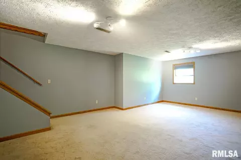 1907 Century Dr, Eureka, IL 61530 photo 31