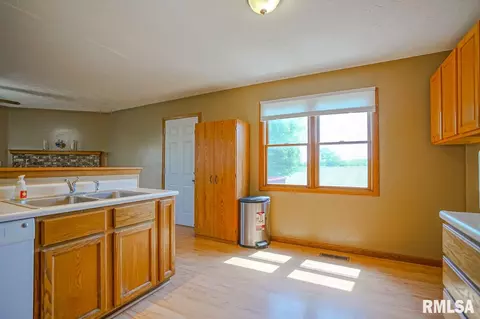 1907 Century Dr, Eureka, IL 61530 photo 16