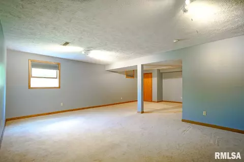 1907 Century Dr, Eureka, IL 61530 photo 32