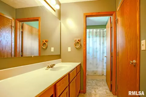 1907 Century Dr, Eureka, IL 61530 photo 22