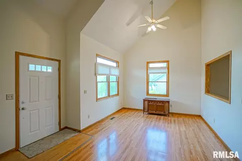 1907 Century Dr, Eureka, IL 61530 photo 6