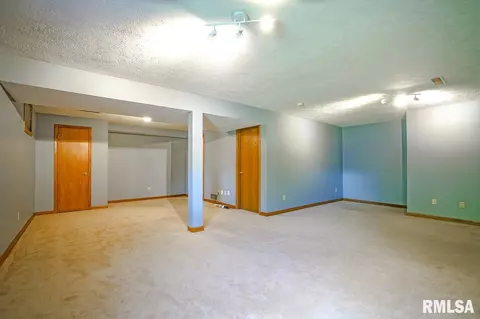 1907 Century Dr, Eureka, IL 61530 photo 33