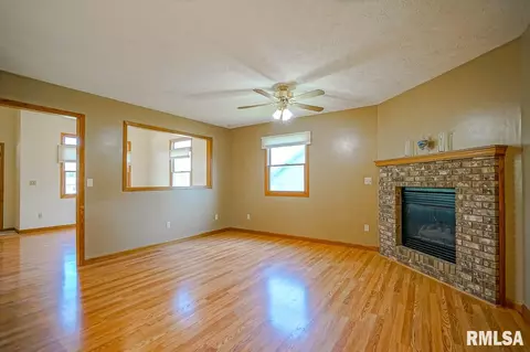 1907 Century Dr, Eureka, IL 61530 photo 17