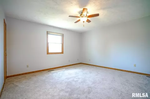 1907 Century Dr, Eureka, IL 61530 photo 19
